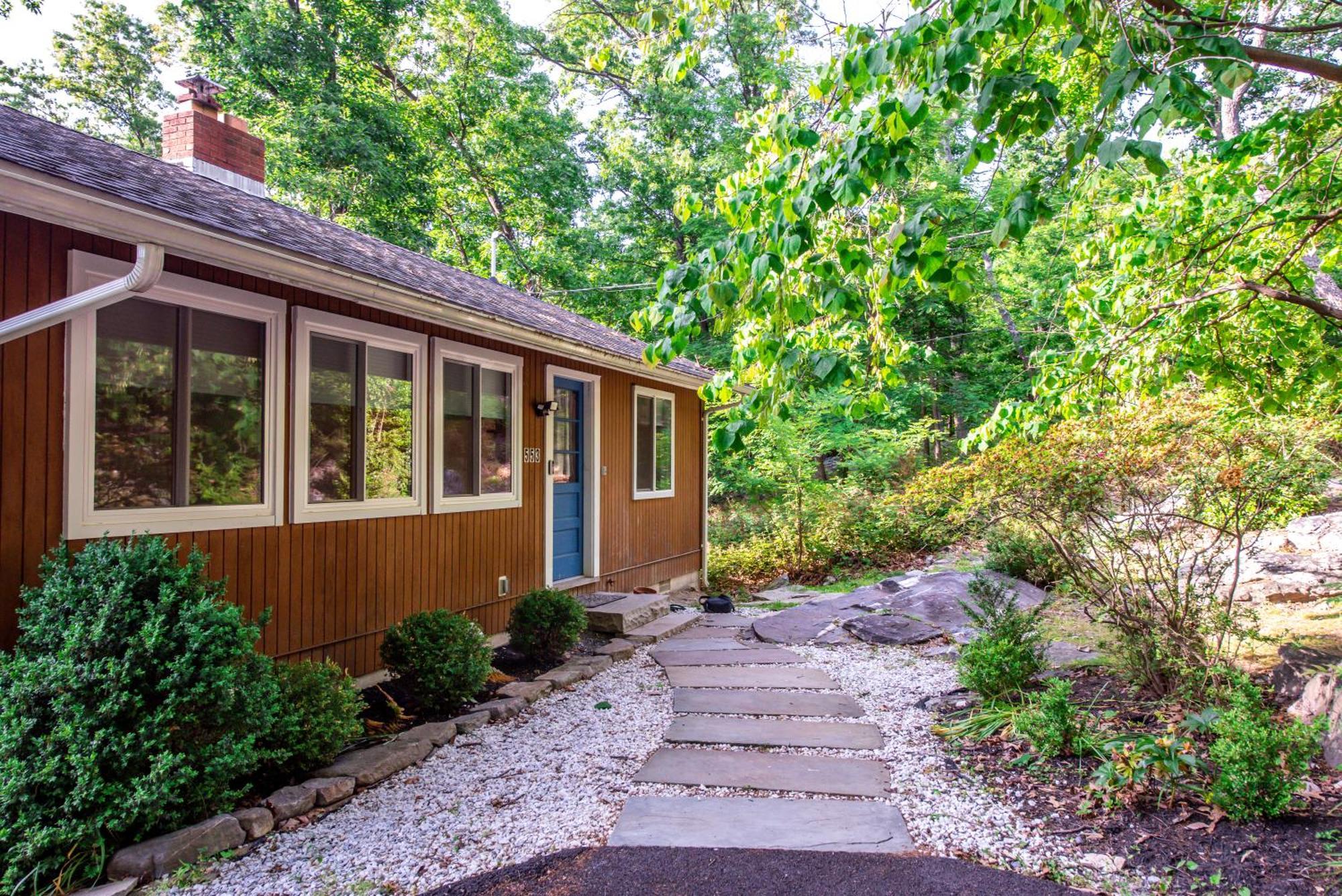 Вилла Family Friendly Mountain Cabin With Steam Shower Харперс-Ферри Экстерьер фото